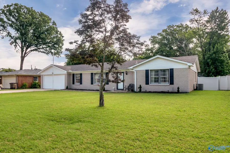 1218 Castleman Avenue Sw, Decatur, AL 35601 - #2