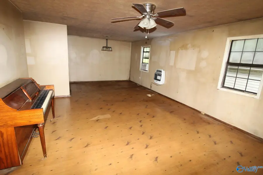 71 Community House Road, Guntersville, AL 35976 - #2