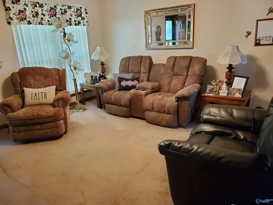 106 Woodlawn Drive, Bridgeport, AL 35740 - #2