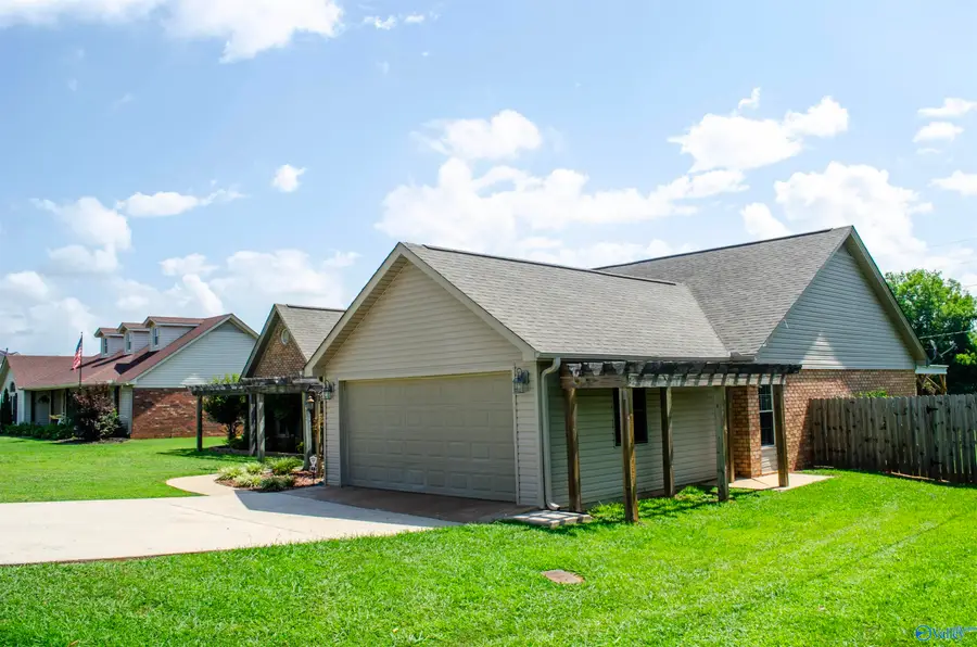 215 Oakview Circle, Killen, AL 35645 - #2