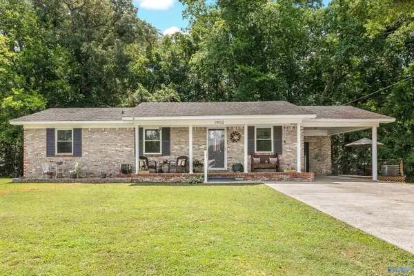 1902 Woodview Circle Sw, Hartselle, AL 35640