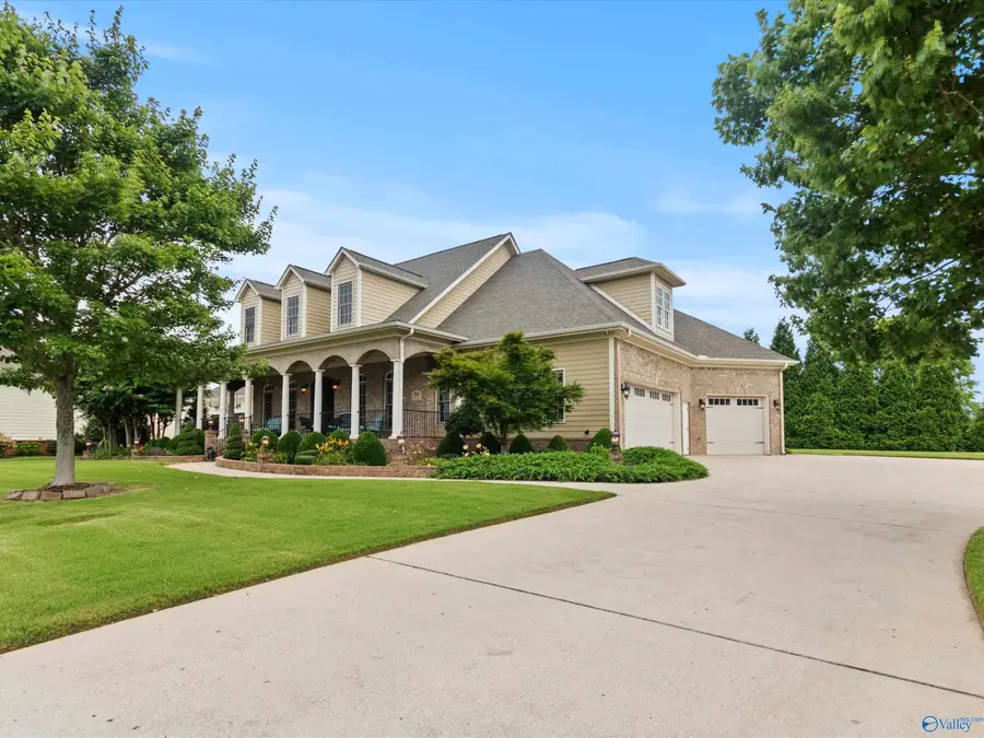 84 Lake Forest Blvd, Huntsville, AL 35824 - #2