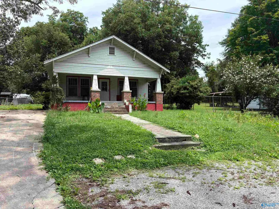 709 Diamond Avenue, Bridgeport, AL 35740 - #3