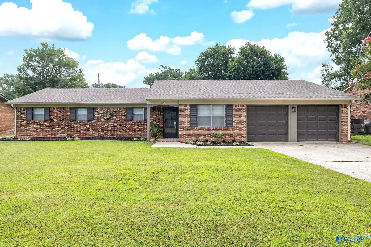 1304 Castleman Avenue Sw, Decatur, AL 35601 - #1
