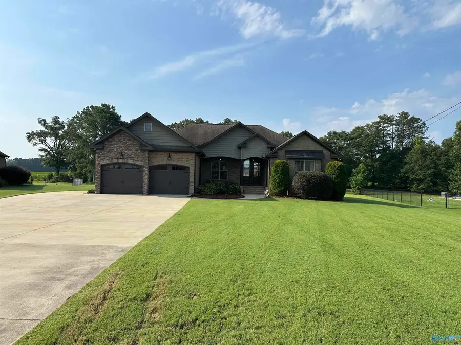 375 Creekside Circle, Gadsden, AL 35901 - #2