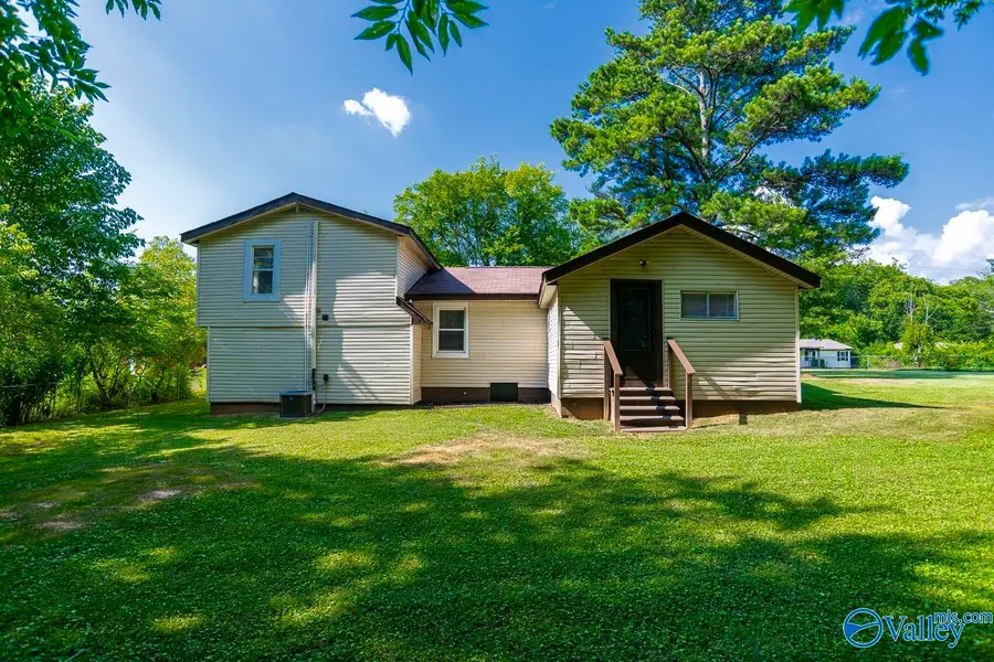 2007 Montgomery Street Sw, Decatur, AL 35601 - #3