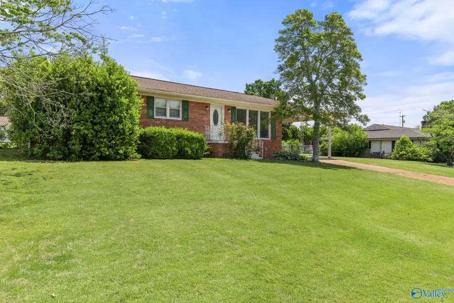 1916 Crestline Avenue, Sheffield, AL 35660 - #2