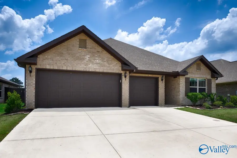 102 Barlow Way, Owens Cross Roads, AL 35763 - #2