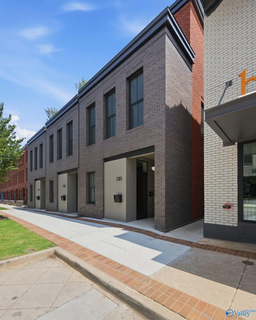 230 NE Washington Street Ne, Huntsville, AL 35801 - #3