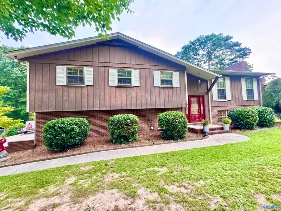 910 Brentwood Drive, Cullman, AL 35055 - #3
