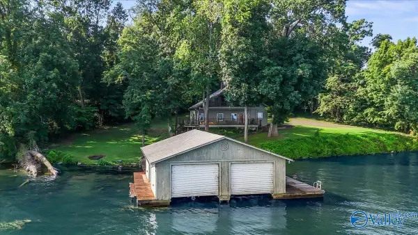 210 Signal Point Drive, Guntersville, AL 35976