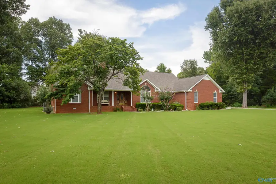 219 Oakview Drive, Rogersville, AL 35652 - #2