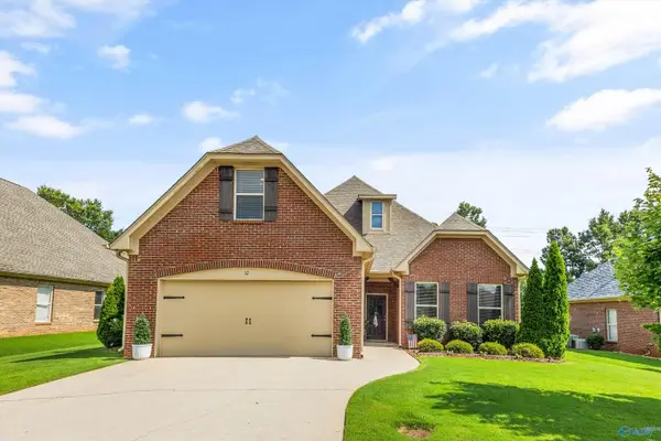 32 Maple Grove Blvd Sw, Huntsville, AL 35824