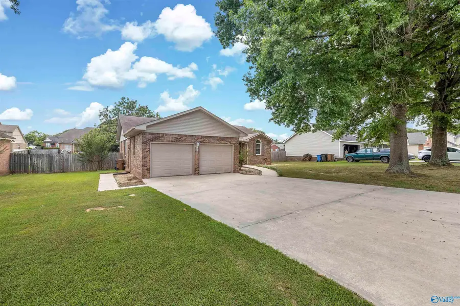 2203 Springdale Drive, Hartselle, AL 35640 - #2