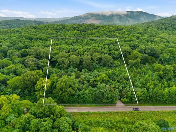 773 Mccutcheon Loop Road, Laceys Spring, AL 35754
