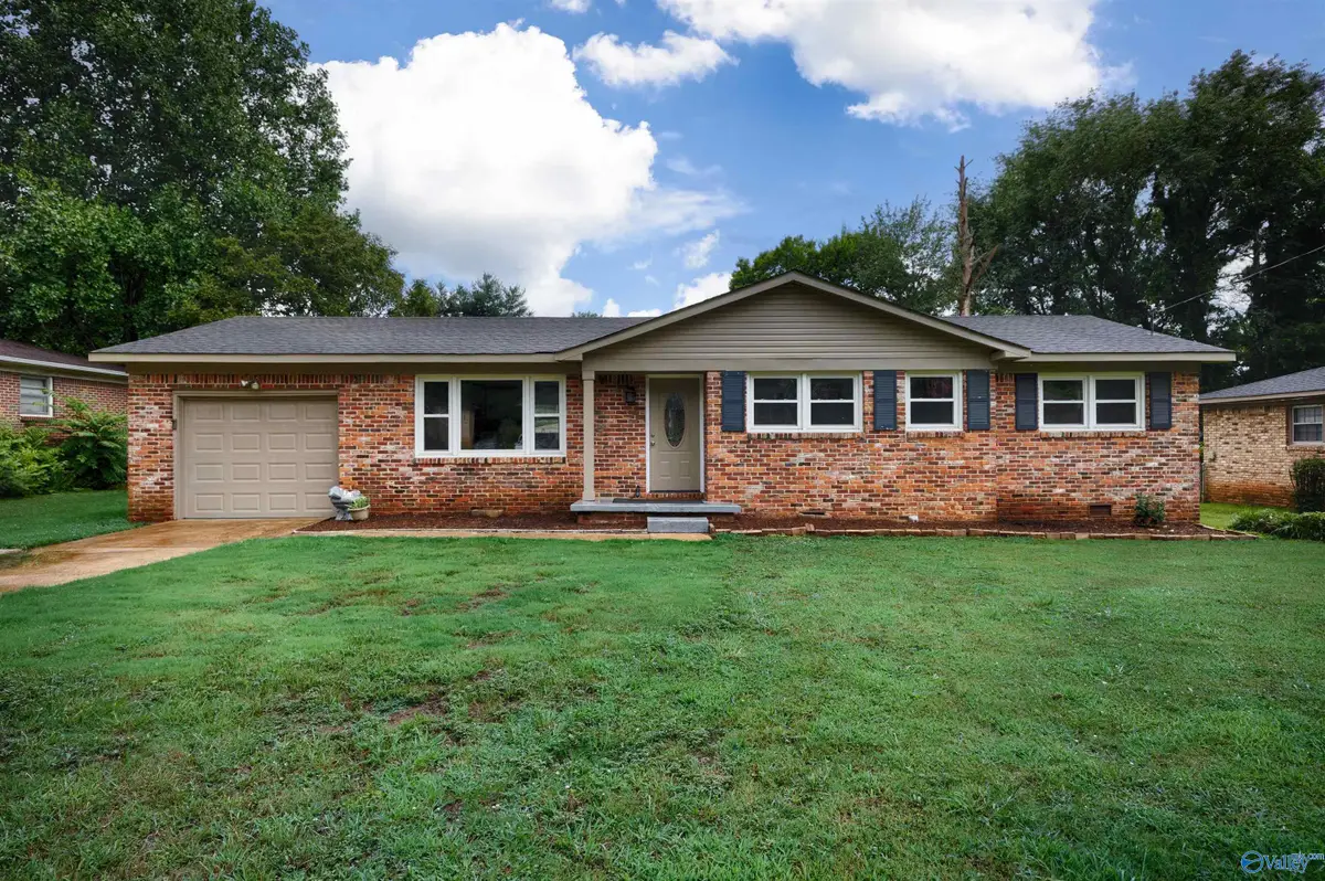 3304 Barton Avenue Nw, Huntsville, AL 35810 - #1