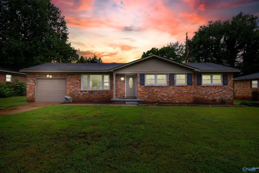 3304 Barton Avenue Nw, Huntsville, AL 35810 - #2