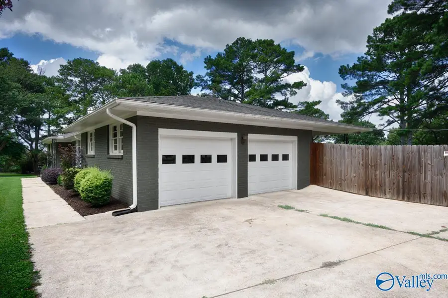 8620 Valley View Drive, Huntsville, AL 35802 - #3