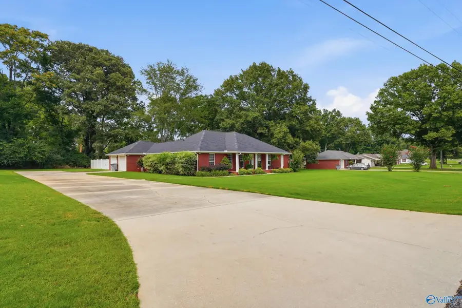 89 Oakview Drive, Rogersville, AL 35652 - #3