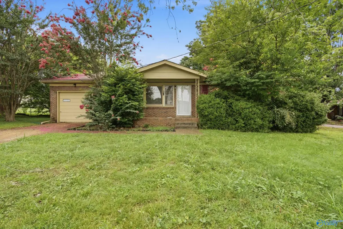 4502 Raton Blvd Nw, Huntsville, AL 35810 - #1