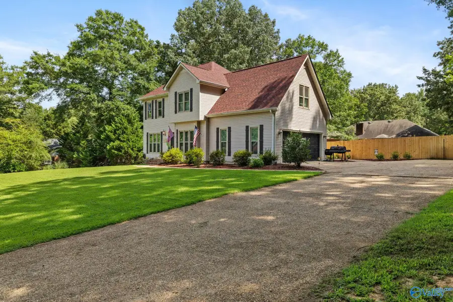 703 Oakhill Avenue, Sheffield, AL 35660 - #3