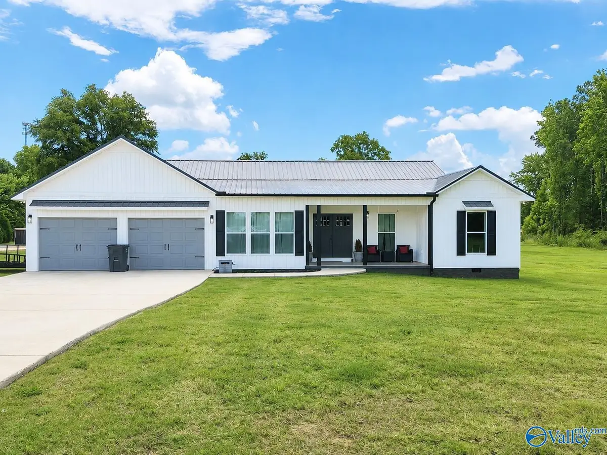 520 Cloverleaf Circle, Killen, AL 35645 - #1