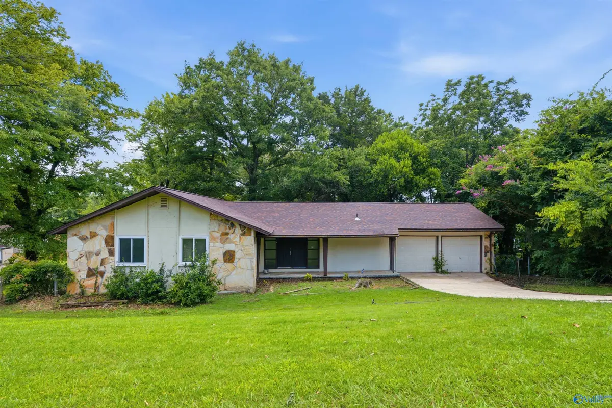 6001 Cowin Drive Nw, Huntsville, AL 35810 - #1