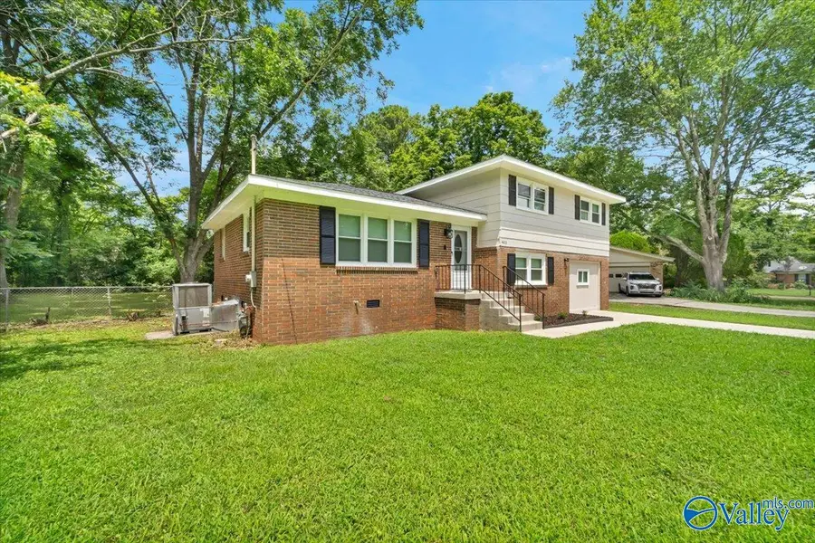 4603 Wilshire Cove Nw, Huntsville, AL 35816 - #2