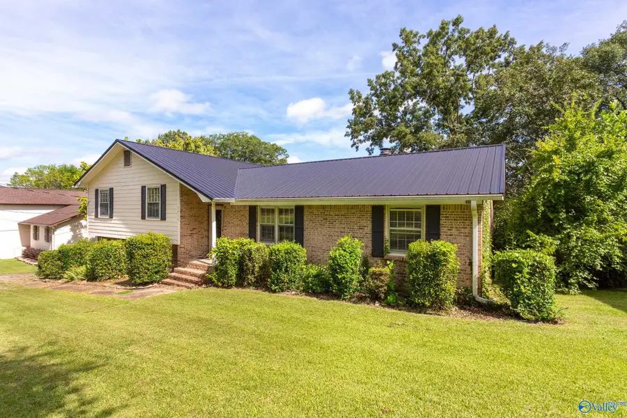 3010 Lakewood Drive, Rainbow City, AL 35906 - #2