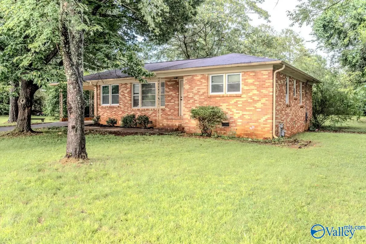 1622 Hampton Road Nw, Huntsville, AL 35816 - #1