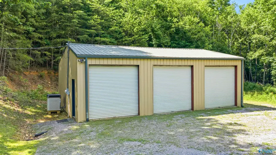 9 Gault Avenue S, Fort Payne, AL 35967 - #2