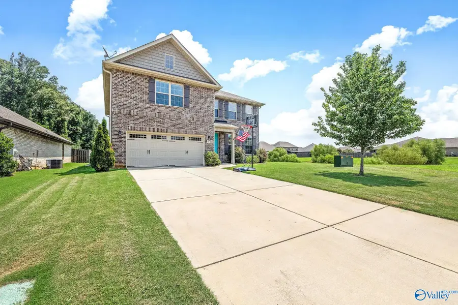 331 Willow Bank Circle, Decatur, AL 35603 - #2
