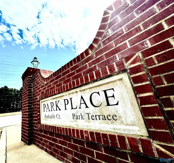 903 Parkside Court, Decatur, AL 35601