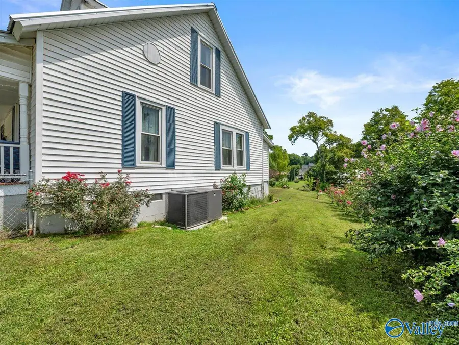 205 Mountain Street, Stevenson, AL 35772 - #3