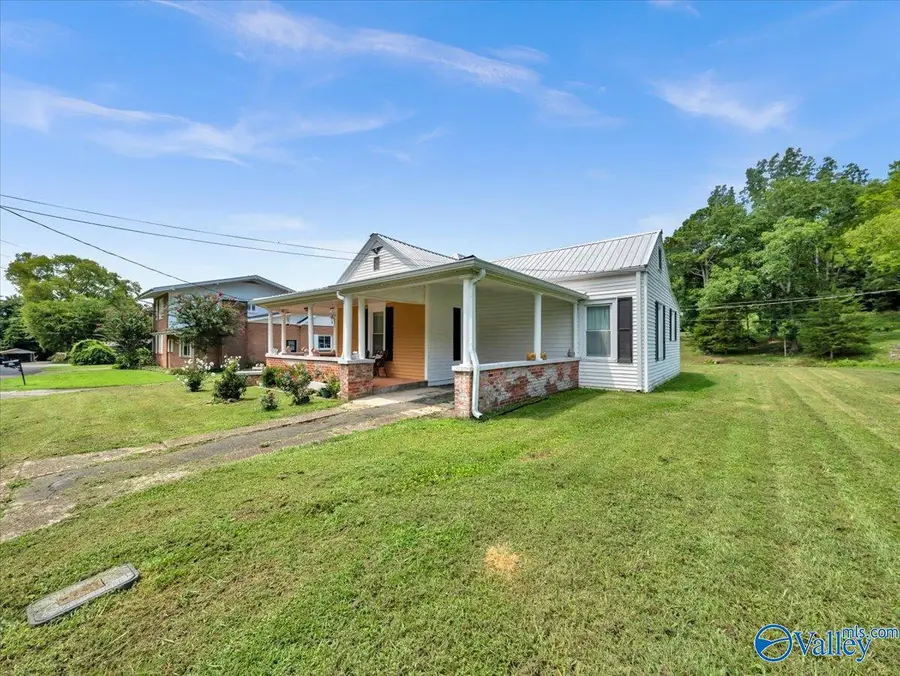 106 Water Street, Stevenson, AL 35772 - #2