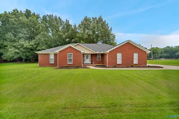 89 Beaver Creek Road, Laceys Spring, AL 35754