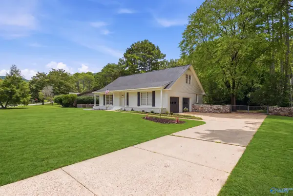 1318 Wind River Circle Se, Huntsville, AL 35802