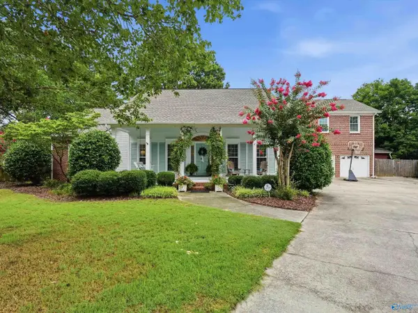 8678 Edgehill Drive, Huntsville, AL 35802