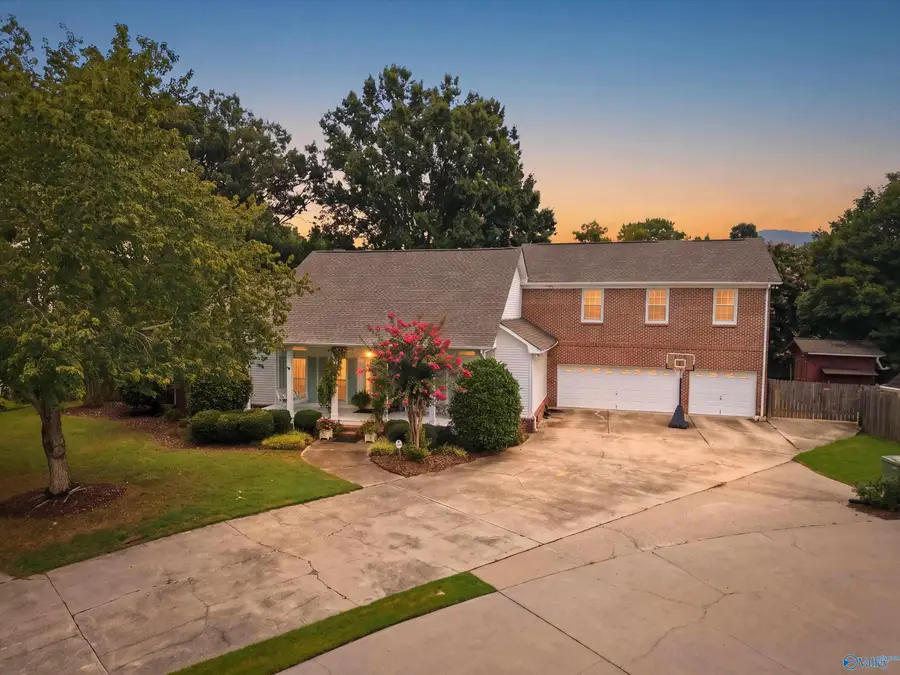 8678 Edgehill Drive, Huntsville, AL 35802 - #3