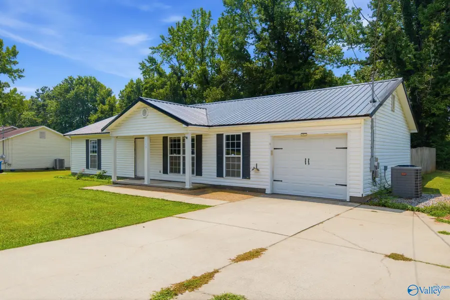 1549 Vest Street, Hartselle, AL 35640 - #3