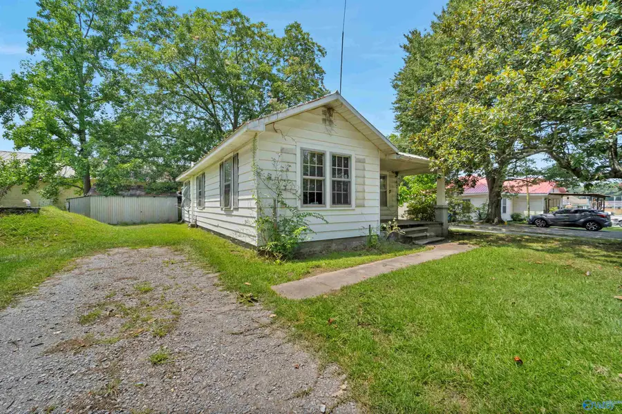 201 Stewart Street Sw Sw, Hartselle, AL 35640 - #2