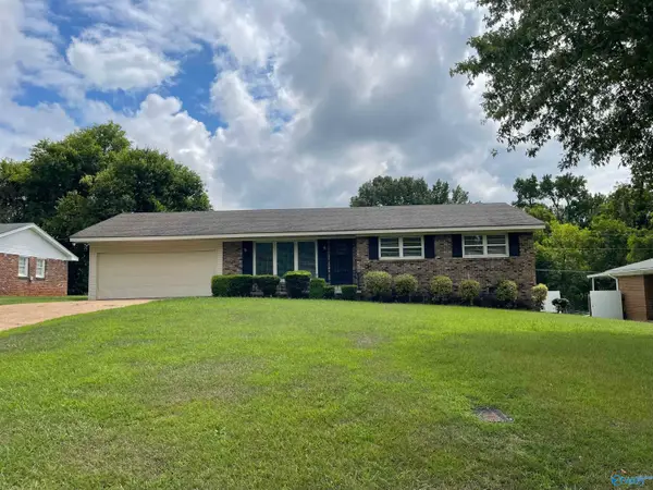 421 E Lakeside Drive, Florence, AL 35630
