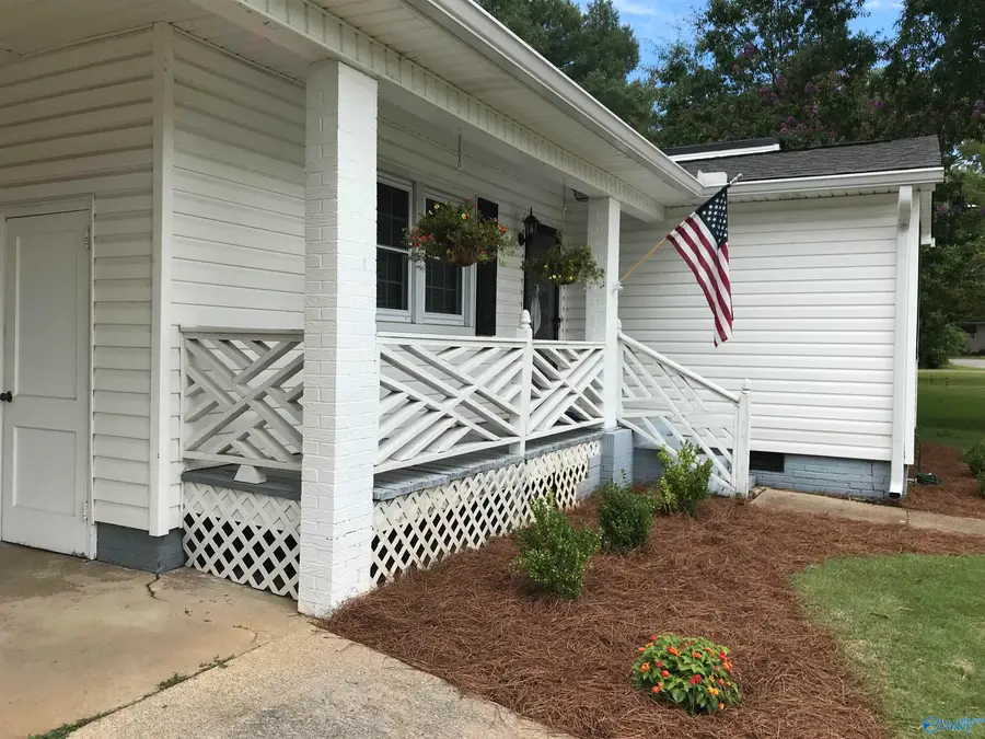 203 Manor Street, Gadsden, AL 35901 - #3