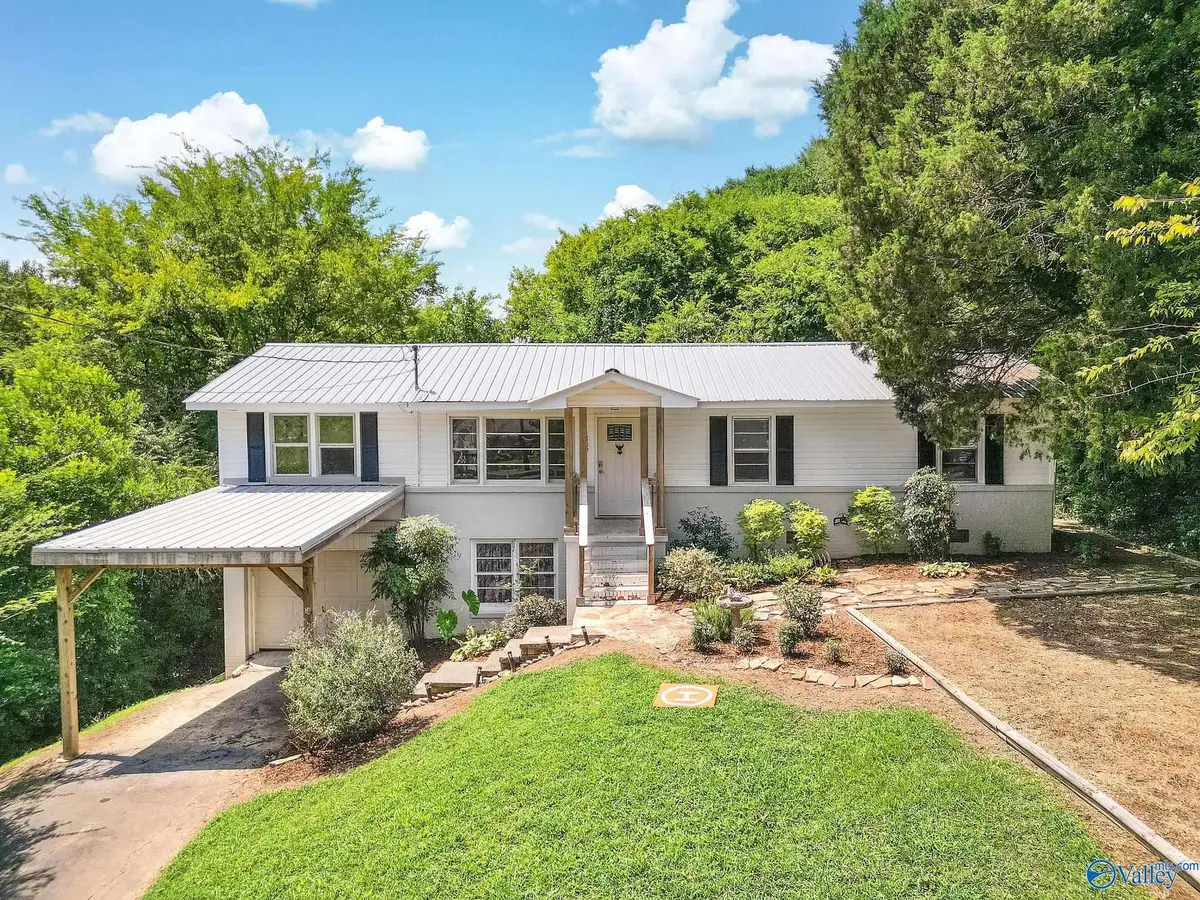 1809 Winston Street, Guntersville, AL 35976 - #1