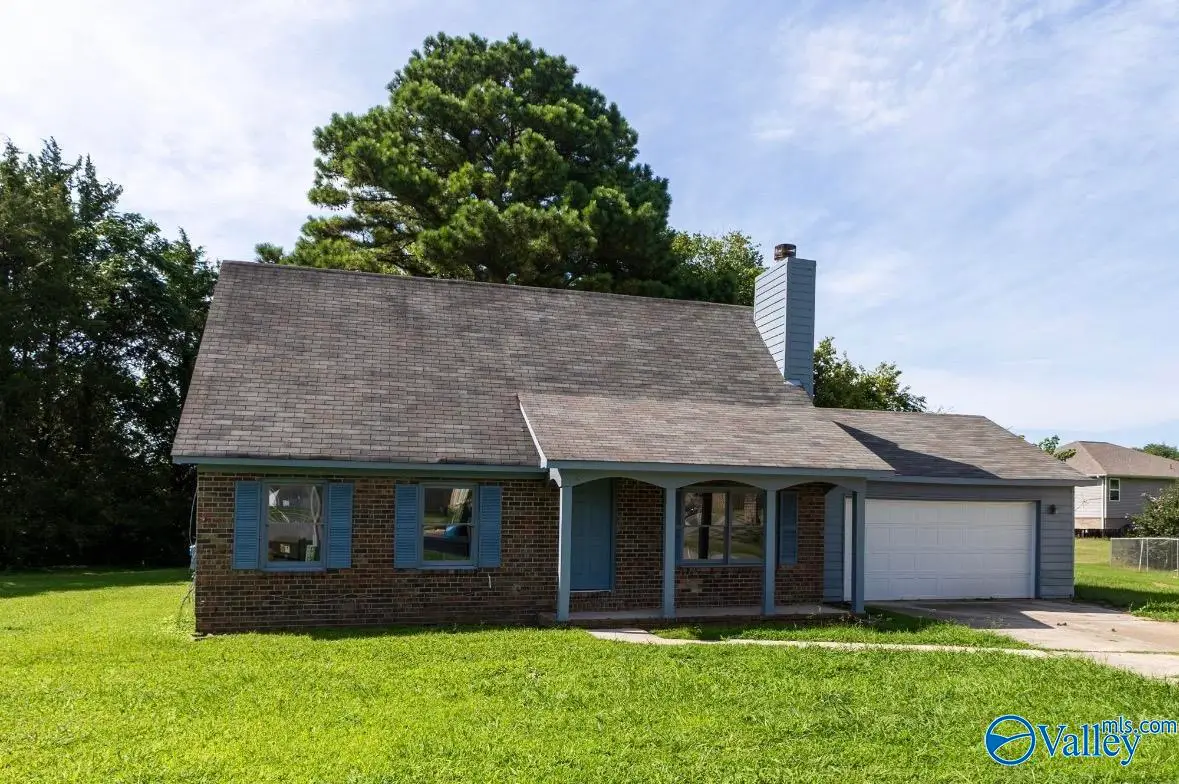 3717 NW Gardenside Drive Nw, Huntsville, AL 35803 - #1