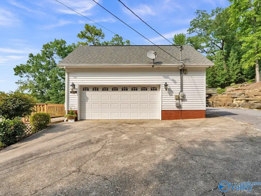 995 Hillwood Drive, Guntersville, AL 35976 - #2