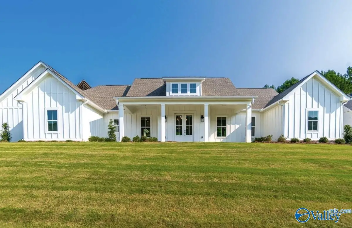 725 Corleone Circle, Guntersville, AL 35976 - #1