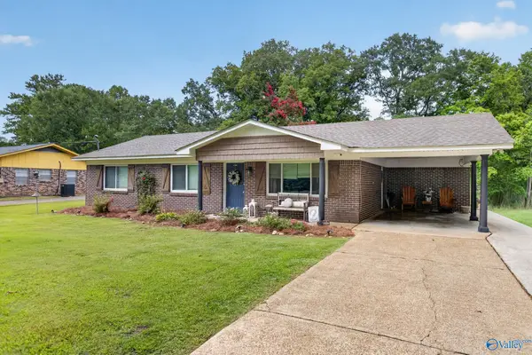 2129 Cove Circle E, Hokes Bluff, AL 35903