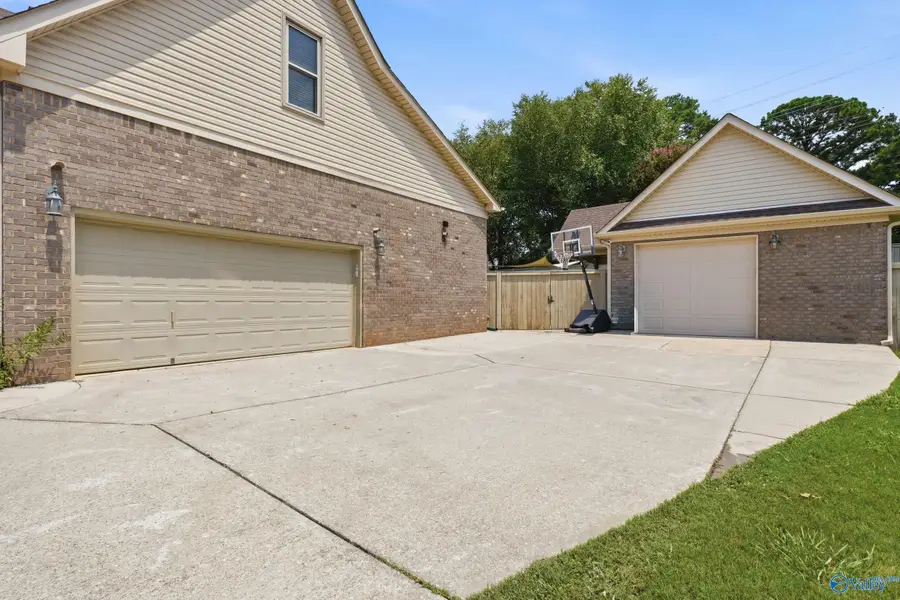 161 Redcliffe Drive, Huntsville, AL 35806 - #3