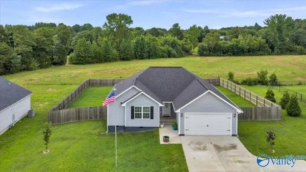 971 Creekstone Point Drive, Fort Payne, AL 35967